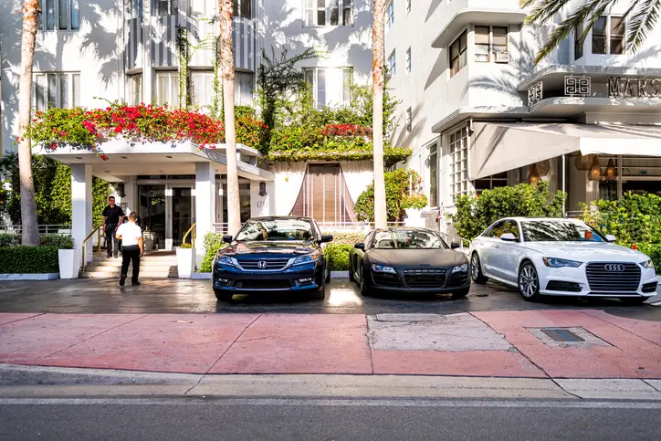 Estacionamento de hotel